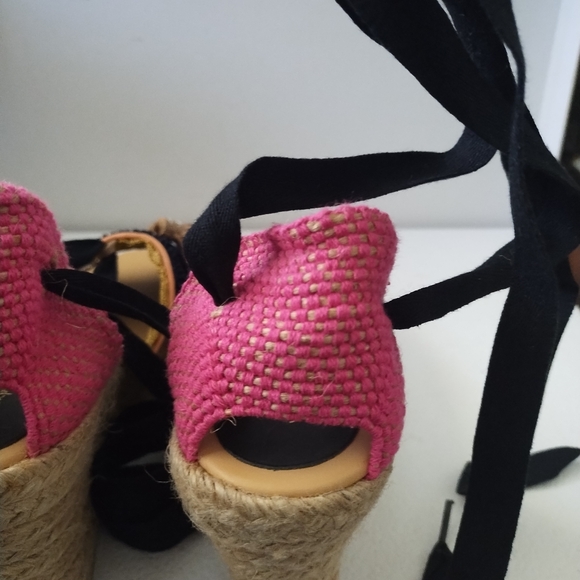 MEHER KAKALIA SHOES - Picture 8 of 10